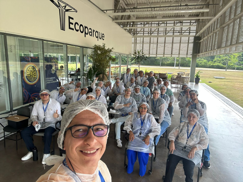 Alunos de Farmácia visitam fábrica da Natura