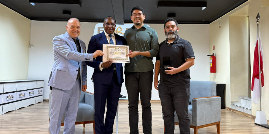 Ministro da Angola, Artur Gunza, palestra para alunos de Direito da Fibra